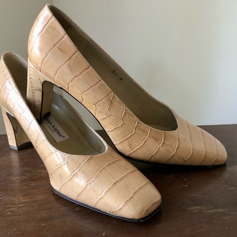 Vintage ETIENNE AIGNER 90’s Valencia Leather Crocodile Pumps . Squared Toe 8.5 M